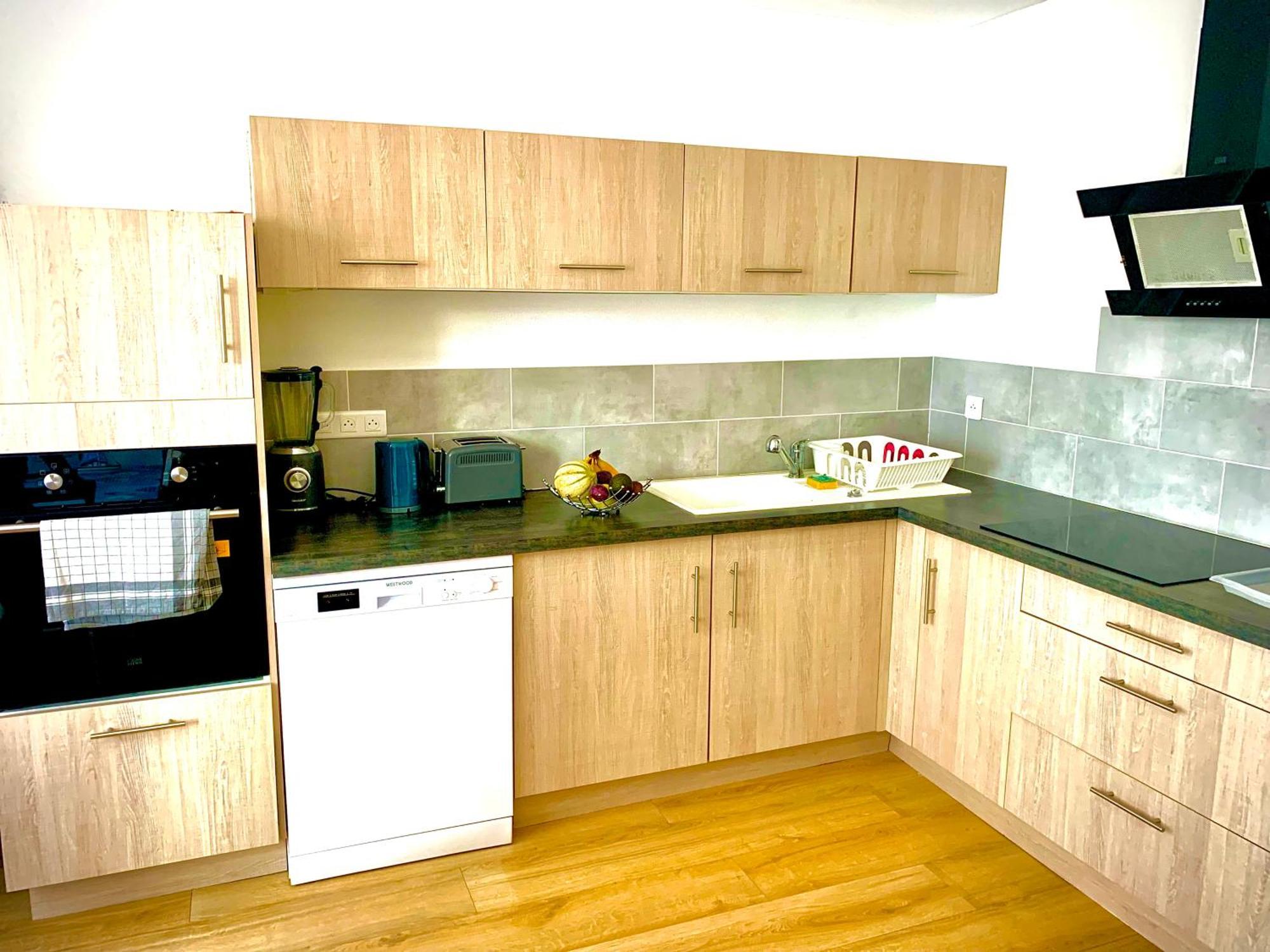 L Indemodable Renove Spacieux Et Lumineux Avec 2 Chambres サールブール エクステリア 写真